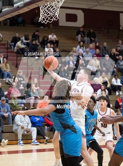 Thumbnail 2 in Avonworth vs. Woodland Hills photogallery.