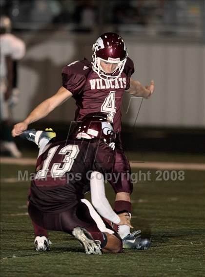 Thumbnail 1 in Clear Creek vs. Hightower (Texas 5A D1 Bi-District Playoff) photogallery.