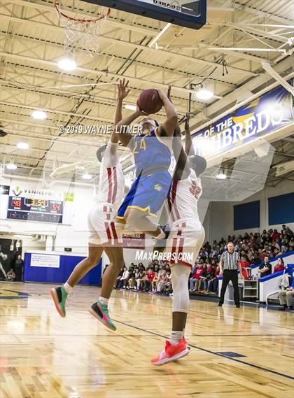 Thumbnail 2 in Newport Central Catholic vs Newport (All A Classic) photogallery.