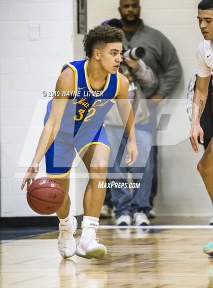 Thumbnail 3 in Newport Central Catholic vs Newport (All A Classic) photogallery.