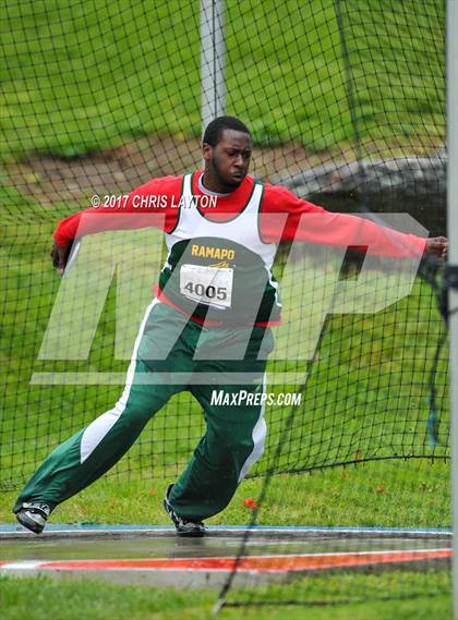 Thumbnail 1 in 50th Annual Loucks Games (Men's Discus) photogallery.