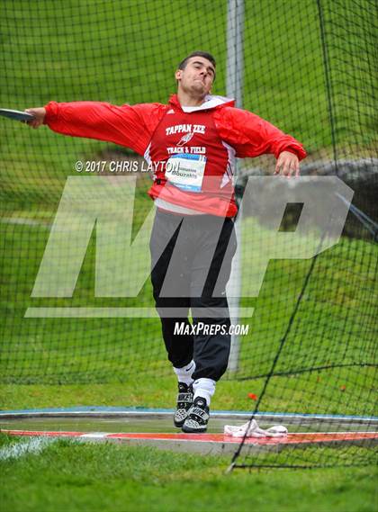Thumbnail 1 in 50th Annual Loucks Games (Men's Discus) photogallery.