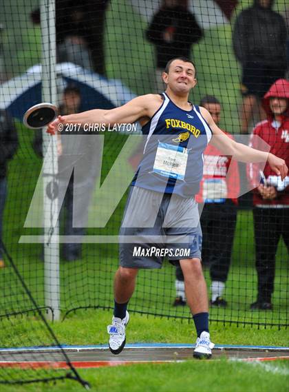 Thumbnail 2 in 50th Annual Loucks Games (Men's Discus) photogallery.
