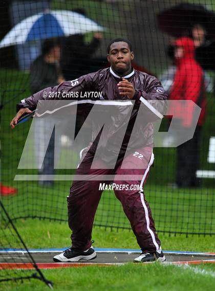 Thumbnail 1 in 50th Annual Loucks Games (Men's Discus) photogallery.