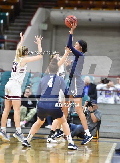 Thumbnail 3 in Mullen vs. Berthoud (CHSAA 4A Final Four) photogallery.