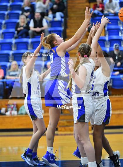 Thumbnail 1 in Kinta vs Welch (OSSAA Class B Area II District Playoff) photogallery.