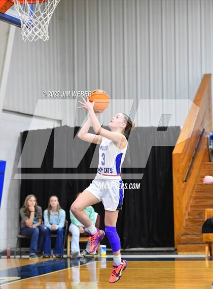 Thumbnail 3 in Kinta vs Welch (OSSAA Class B Area II District Playoff) photogallery.