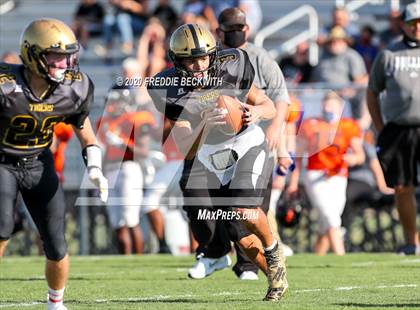 Thumbnail 2 in Howe vs. Whitewright (scrimmage) photogallery.