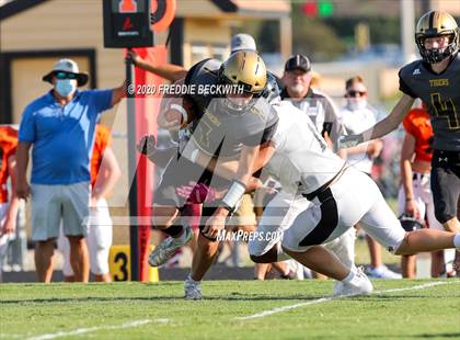 Thumbnail 2 in Howe vs. Whitewright (scrimmage) photogallery.