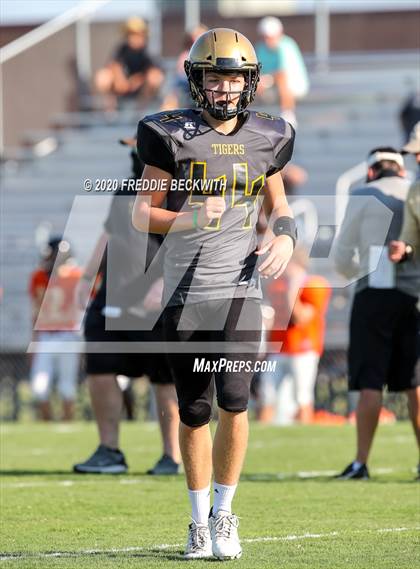 Thumbnail 3 in Howe vs. Whitewright (scrimmage) photogallery.