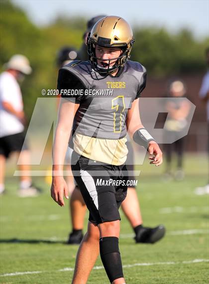 Thumbnail 1 in Howe vs. Whitewright (scrimmage) photogallery.