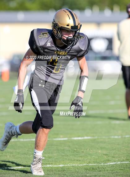 Thumbnail 2 in Howe vs. Whitewright (scrimmage) photogallery.