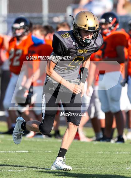 Thumbnail 1 in Howe vs. Whitewright (scrimmage) photogallery.