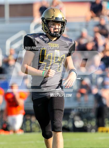 Thumbnail 1 in Howe vs. Whitewright (scrimmage) photogallery.