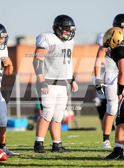 Thumbnail 2 in Howe vs. Whitewright (scrimmage) photogallery.