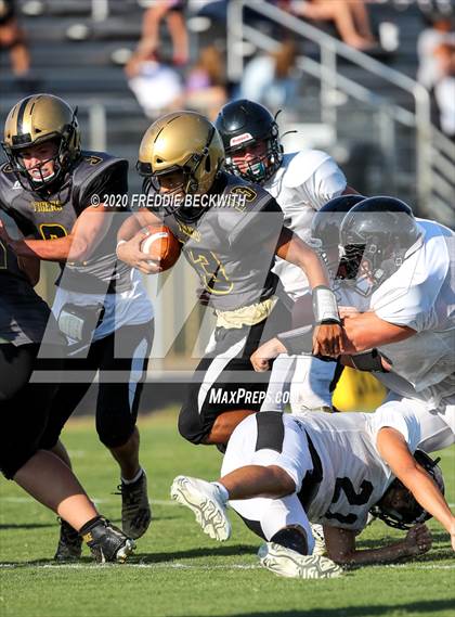 Thumbnail 2 in Howe vs. Whitewright (scrimmage) photogallery.