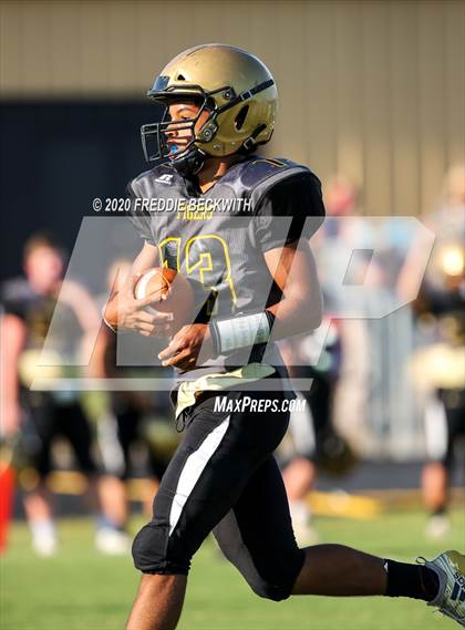 Thumbnail 3 in Howe vs. Whitewright (scrimmage) photogallery.
