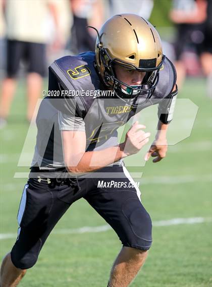 Thumbnail 1 in Howe vs. Whitewright (scrimmage) photogallery.