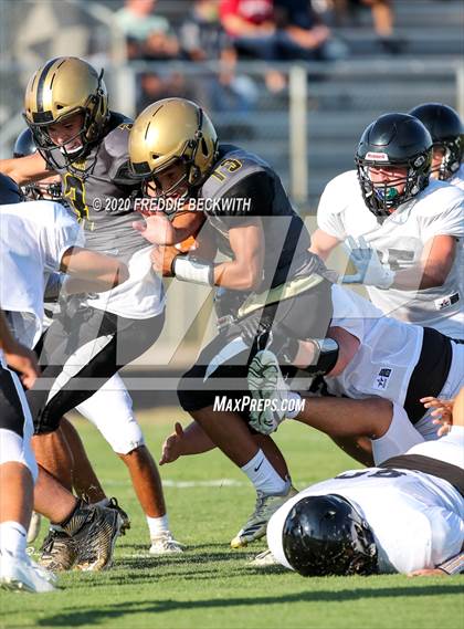 Thumbnail 3 in Howe vs. Whitewright (scrimmage) photogallery.