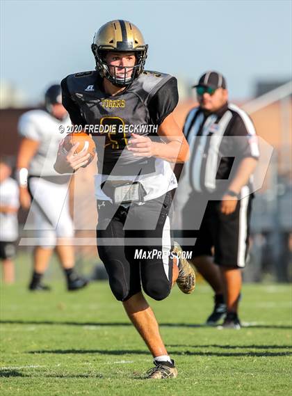 Thumbnail 2 in Howe vs. Whitewright (scrimmage) photogallery.