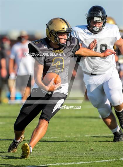 Thumbnail 2 in Howe vs. Whitewright (scrimmage) photogallery.