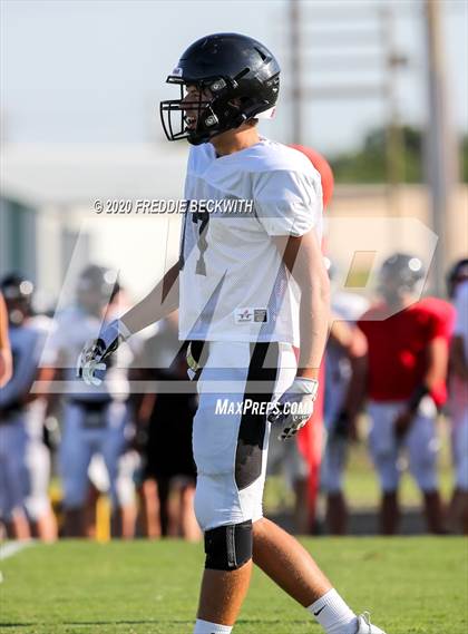 Thumbnail 2 in Howe vs. Whitewright (scrimmage) photogallery.