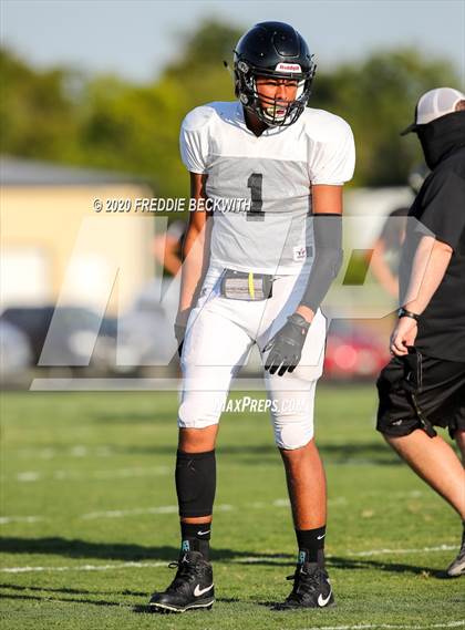 Thumbnail 2 in Howe vs. Whitewright (scrimmage) photogallery.