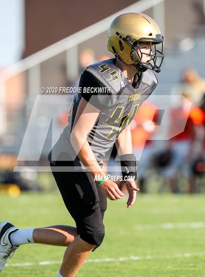 Thumbnail 2 in Howe vs. Whitewright (scrimmage) photogallery.