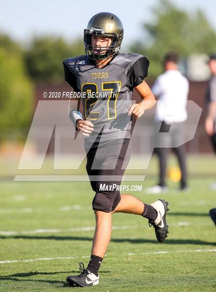 Thumbnail 3 in Howe vs. Whitewright (scrimmage) photogallery.