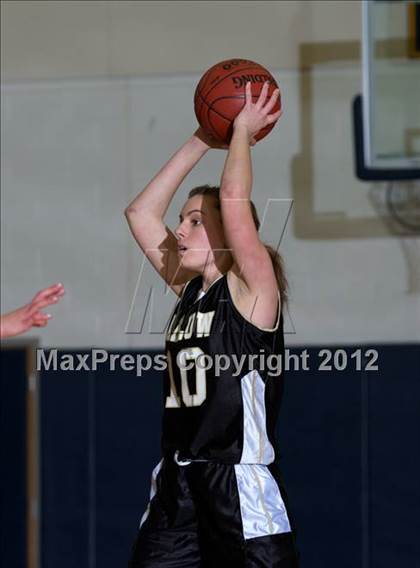 Thumbnail 3 in Joel Barlow vs Pomperaug (SWC Semifinal) photogallery.