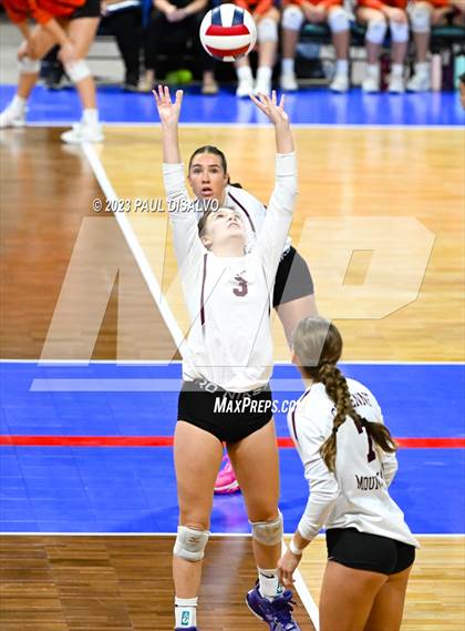 Thumbnail 1 in Cheyenne Mountain vs. Holy Family (CHSAA 4 A Round 1) photogallery.