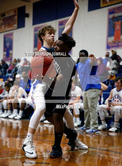Thumbnail 3 in Chilton County vs Isabella (Chilton County Tournament) photogallery.