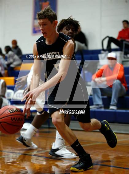 Thumbnail 2 in Chilton County vs Isabella (Chilton County Tournament) photogallery.