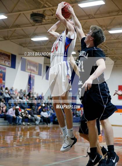 Thumbnail 3 in Chilton County vs Isabella (Chilton County Tournament) photogallery.