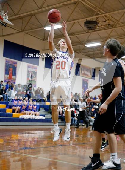 Thumbnail 1 in Chilton County vs Isabella (Chilton County Tournament) photogallery.