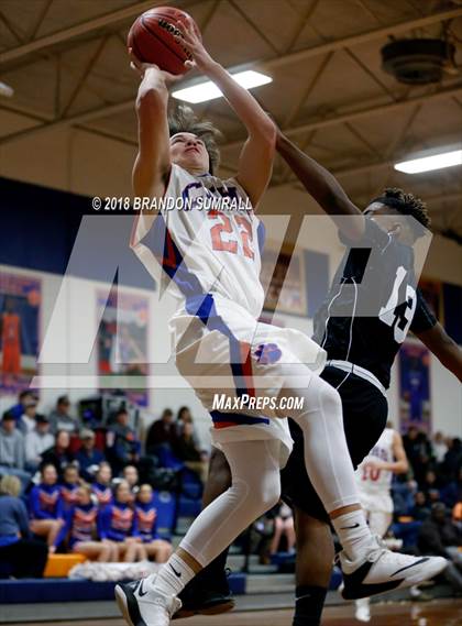 Thumbnail 2 in Chilton County vs Isabella (Chilton County Tournament) photogallery.