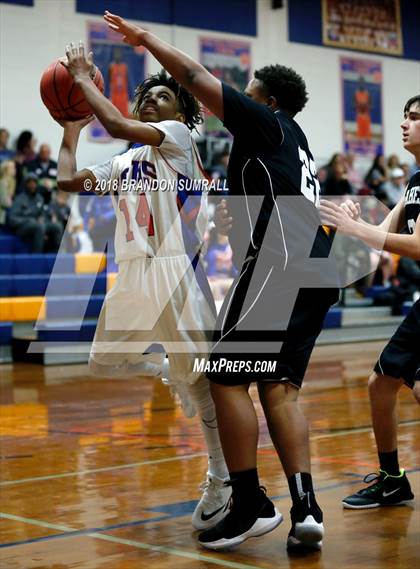Thumbnail 3 in Chilton County vs Isabella (Chilton County Tournament) photogallery.