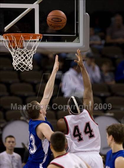 Thumbnail 1 in Clark vs. Mason County (Tenth Region Championship) photogallery.
