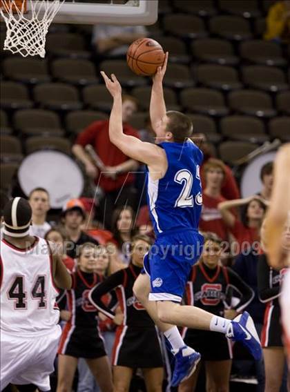 Thumbnail 2 in Clark vs. Mason County (Tenth Region Championship) photogallery.