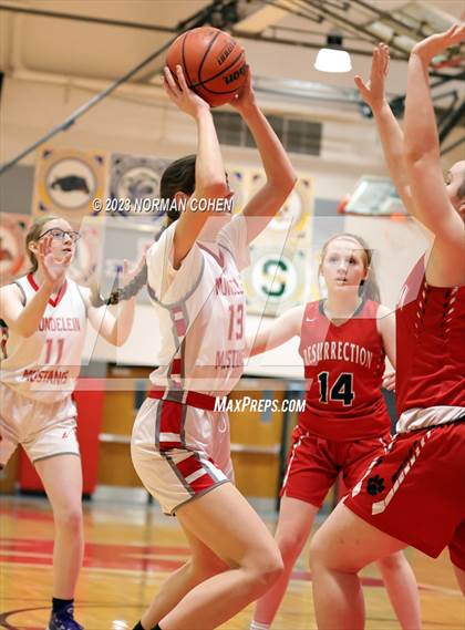 Thumbnail 2 in Resurrection @ Mundelein photogallery.