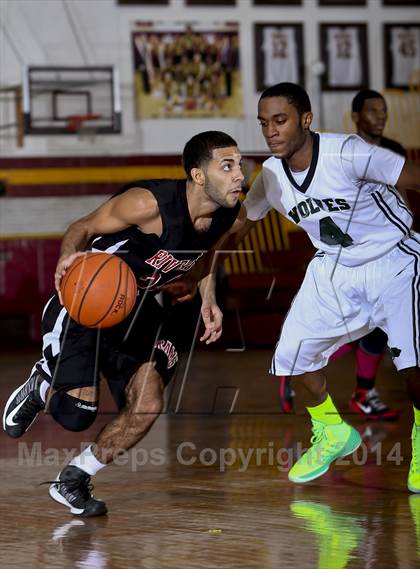 Thumbnail 2 in Riverside vs. Gorton (Coaches vs. Cancer Classic) photogallery.