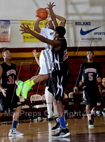 Thumbnail 3 in Riverside vs. Gorton (Coaches vs. Cancer Classic) photogallery.