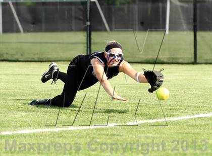 Thumbnail 2 in Lake Zurich vs New Trier (IHSA 4A Sectional) photogallery.