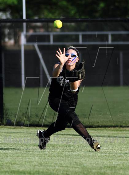 Thumbnail 3 in Lake Zurich vs New Trier (IHSA 4A Sectional) photogallery.