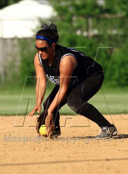 Thumbnail 1 in Lake Zurich vs New Trier (IHSA 4A Sectional) photogallery.