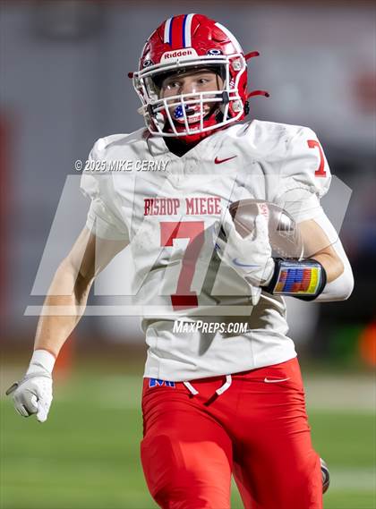 Thumbnail 1 in Bishop Miege vs. Tonganoxie (KSHSAA 4A East Regional) photogallery.