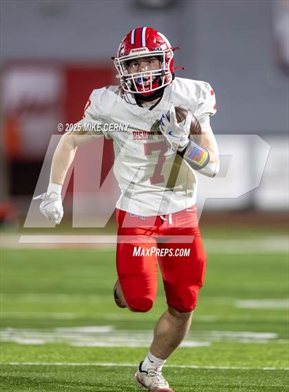 Thumbnail 3 in Bishop Miege vs. Tonganoxie (KSHSAA 4A East Regional) photogallery.