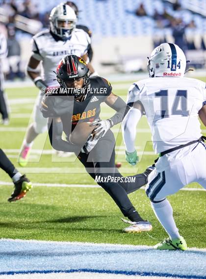 Thumbnail 3 in New Bern vs. Grimsley (NCHSAA 4A Final) (1 of 2 - the Game) photogallery.
