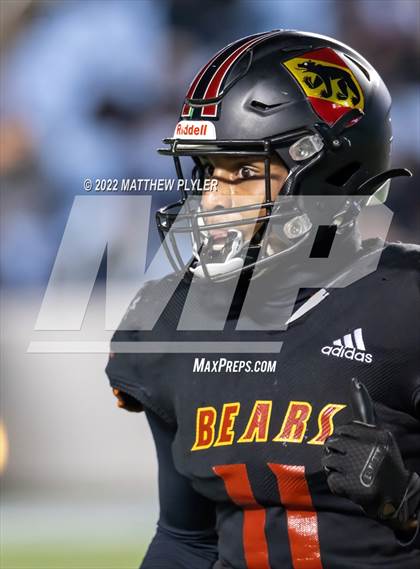 Thumbnail 2 in New Bern vs. Grimsley (NCHSAA 4A Final) (1 of 2 - the Game) photogallery.