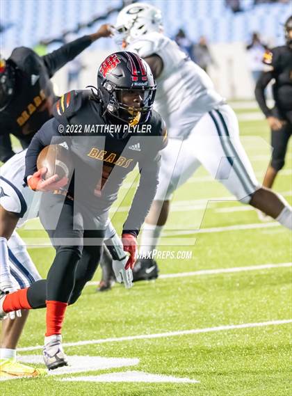 Thumbnail 3 in New Bern vs. Grimsley (NCHSAA 4A Final) (1 of 2 - the Game) photogallery.